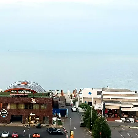 David Summerland דירה *